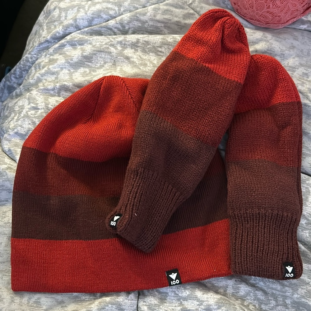 Hat and gloves set